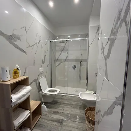 Apartment House - Center