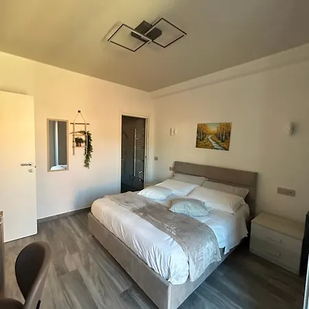 Apartment House - Center