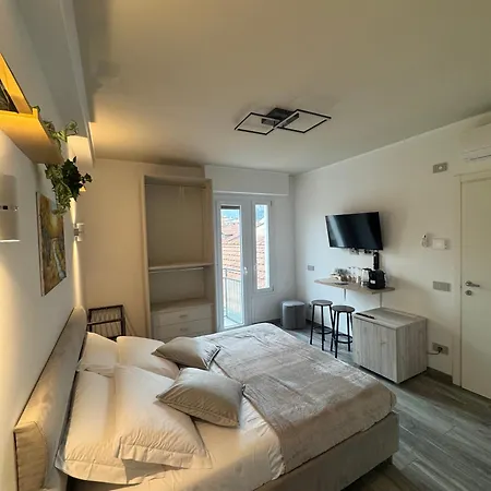 House - Center *