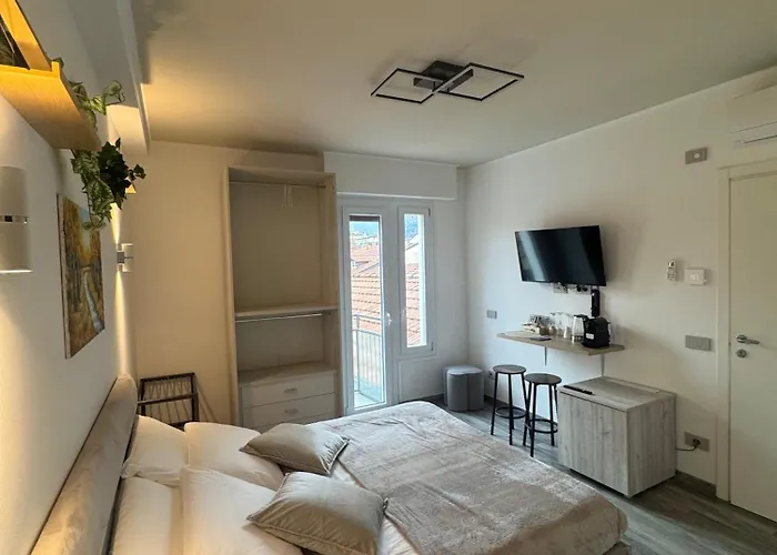 House - Center *